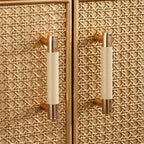 Madia Buylateral Lati con ante in rattan, Bianco Antico/Naturale: Credenza in stile Glam, Mensole Regolabili