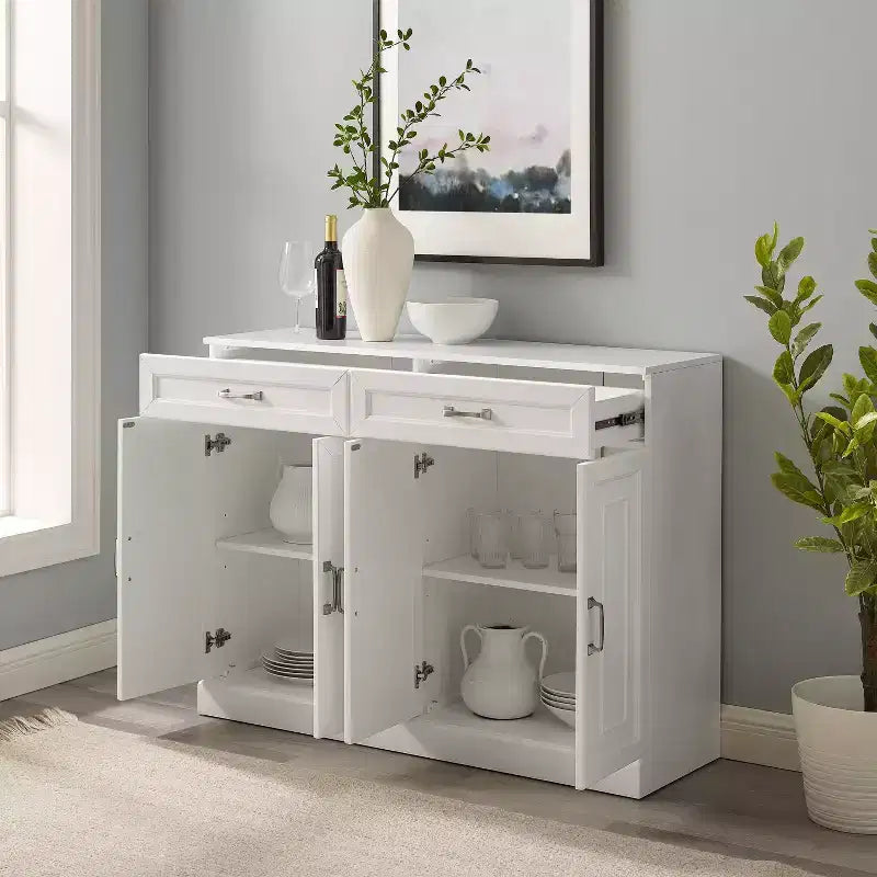Credenza Stanton Bianca - Crosley: Ripiani regolabili, Mobile contenitore, 4 ante, 2 cassetti, Sala da pranzo, Stile tradizionale