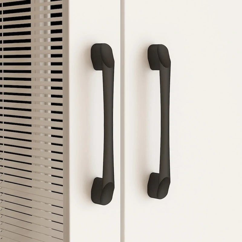 Armoire avec miroir et tringle extensible pour optimiser l'espace