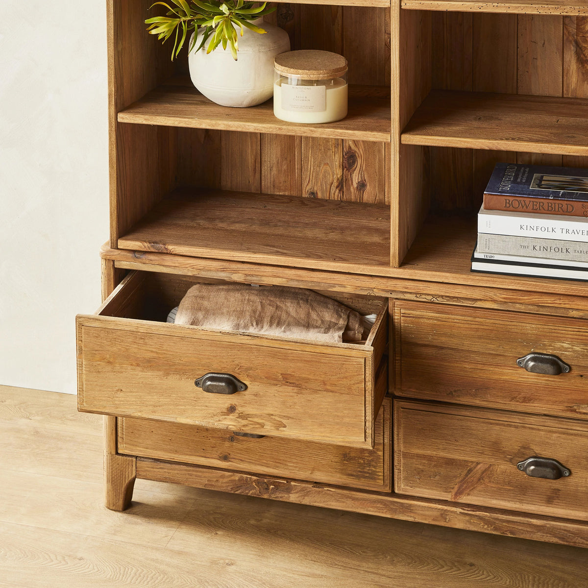 Meuble bibliothèque Kalise avec 6 tiroirs en bois de récupération marron vintage