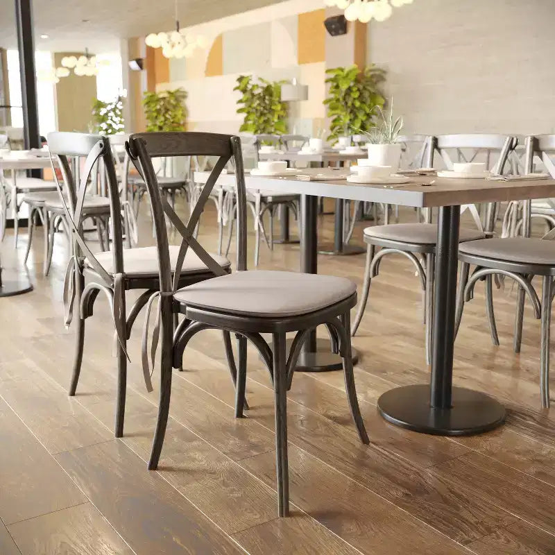 Sedia impilabile in legno con schienale a croce e cuscino serie HERCULES Flash Furniture