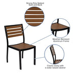 Set da tavolo da patio Emma e Oliver da 5 pezzi - Sedie impilabili in teak sintetico - Tavolo in teak sintetico - Ombrellone con base