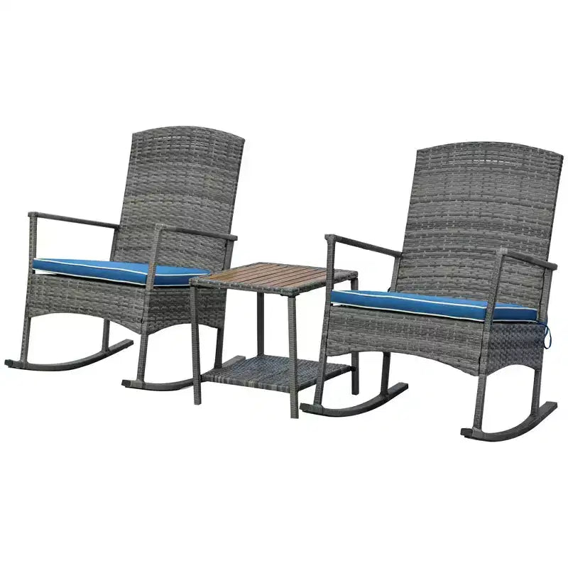 Outsunny Set 3 Pezzi di Sedie a Dondolo da Esterno in Rattan PE, Sedia a Dondolo Reclinabile da Giardino in Vimini con Cuscini Morbidi e Tavolino da Caffè con Piano in Legno Naturale, per Giardino, Cortile, Portico