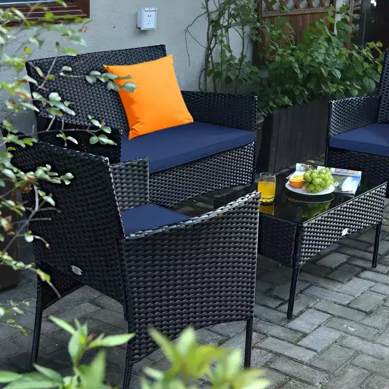 Set di mobili da giardino Costway da 4 pezzi in vimini con tavolino e cuscini con fodera