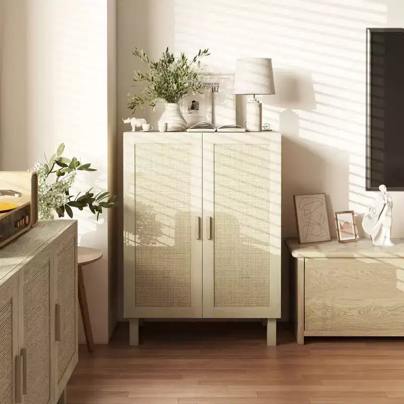 HOMCOM Mobile Buffet, Credenza Contenitore, Armadietto a Pavimento con Ante in Rattan e Ripiani Regolabili per Soggiorno, Naturale