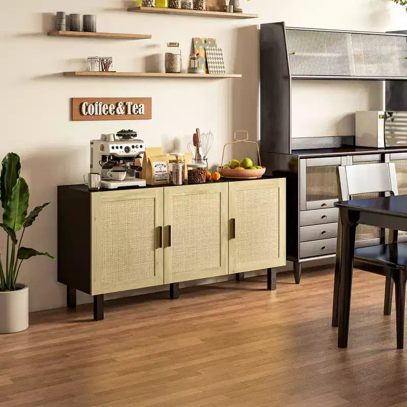 HOMCOM Meuble buffet, meuble de cuisine et meuble bar à café avec 3 portes en rotin et étagères réglables