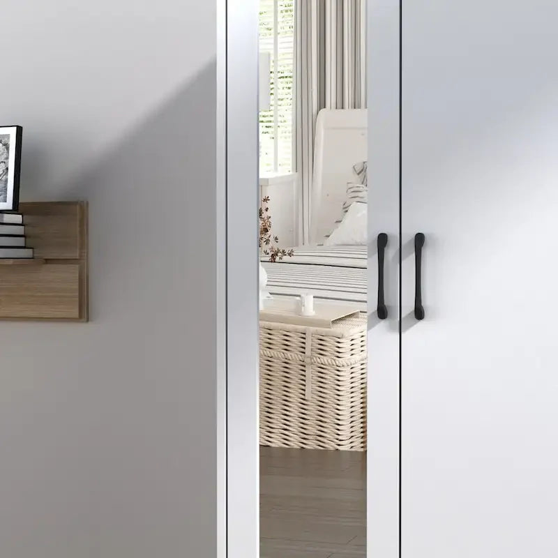 Armoire avec miroir et tringle extensible pour optimiser l'espace