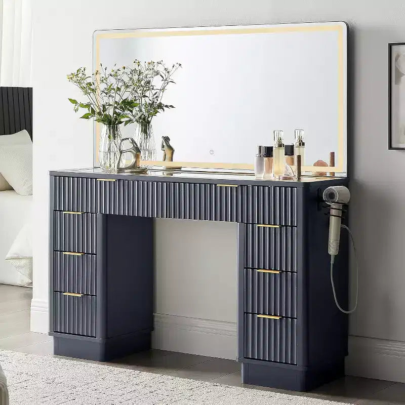Coiffeuse à 48 cannelures avec miroir et lumières, table de maquillage moderne avec 8 tiroirs et station de charge, coiffeuse avec plateau en verre