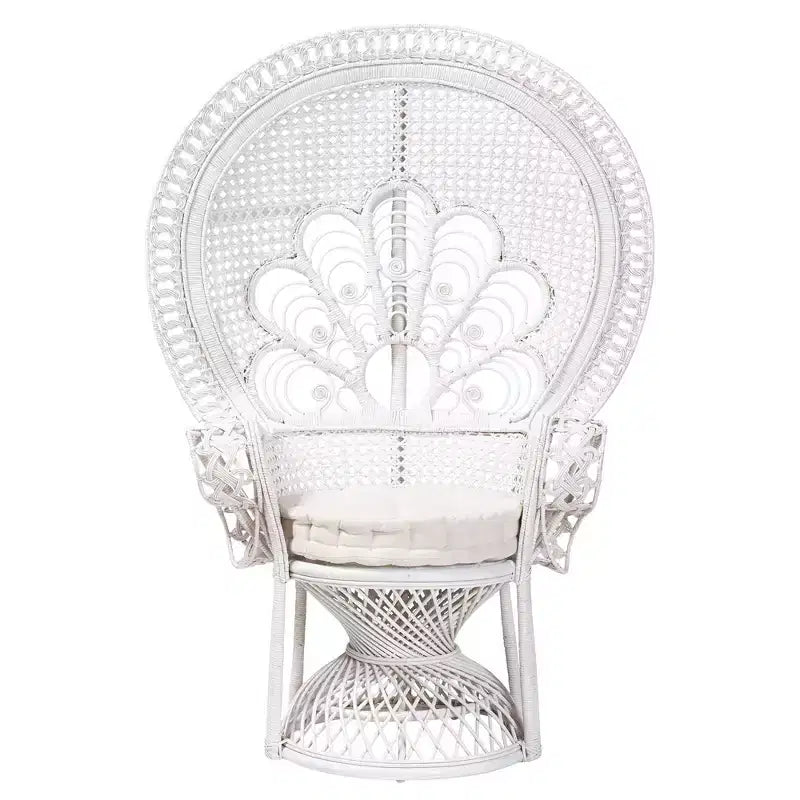 bali & pari Ediva Fauteuil d'appoint paon en rotin naturel blanc : Polyester rembourré, aucun assemblage requis