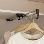 Armoire avec miroir et tringle extensible pour optimiser l'espace