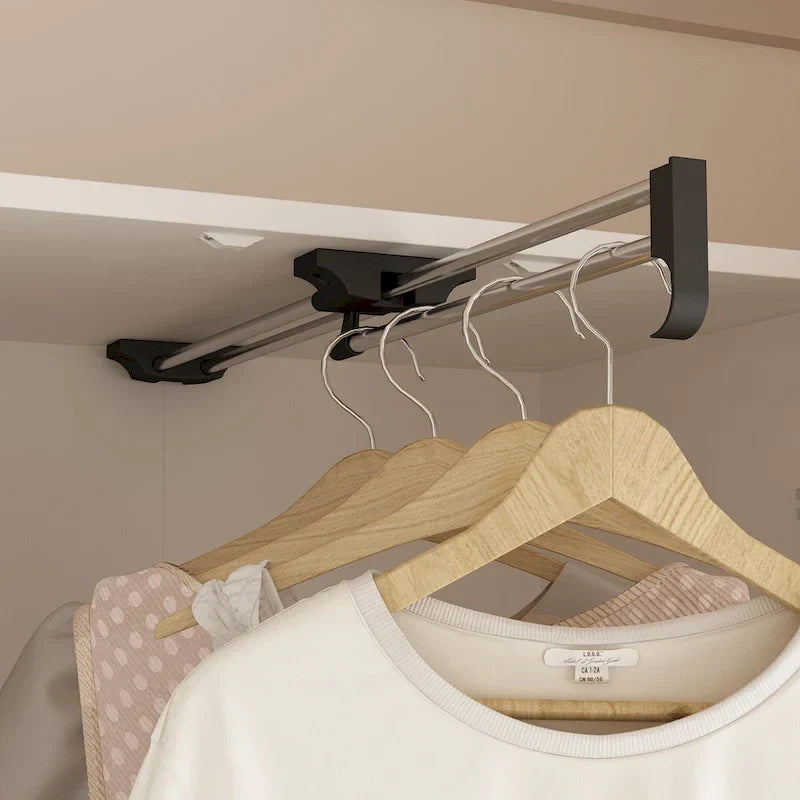 Armoire avec miroir et tringle extensible pour optimiser l'espace