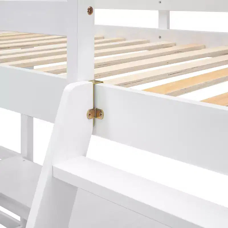 Letto a soppalco a L matrimoniale in legno da 119''L 79.5''W con scaletta e 2 scrivanie a L integrate