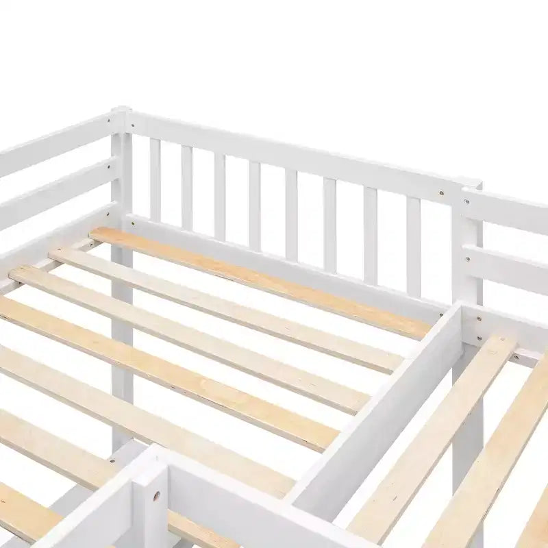 Letto a soppalco a L matrimoniale in legno da 119''L 79.5''W con scaletta e 2 scrivanie a L integrate