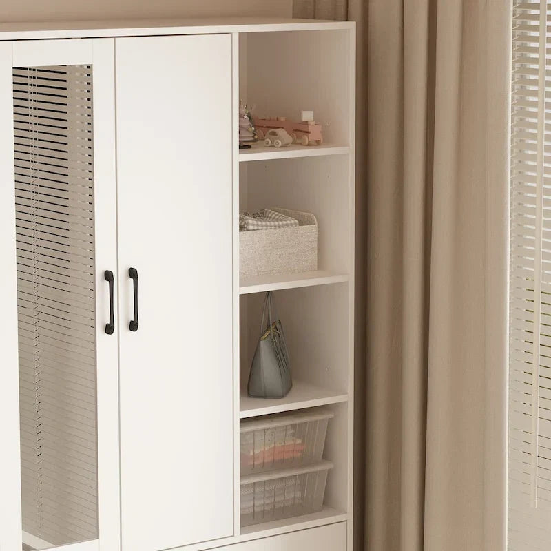 Armoire avec miroir et tringle extensible pour optimiser l'espace