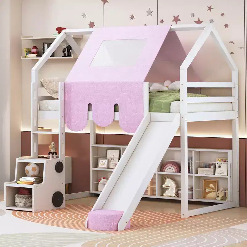 Letto a soppalco basso per bambini con scivolo e ripiani, struttura in legno a forma di casetta con tenda e scale