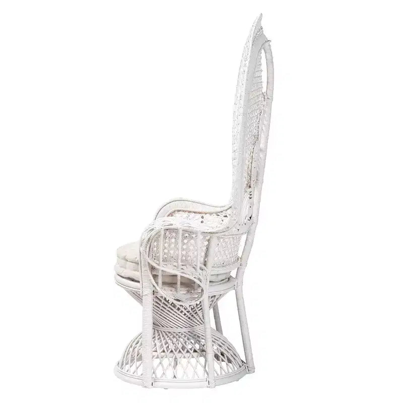 bali & pari Ediva Fauteuil d'appoint paon en rotin naturel blanc : Polyester rembourré, aucun assemblage requis