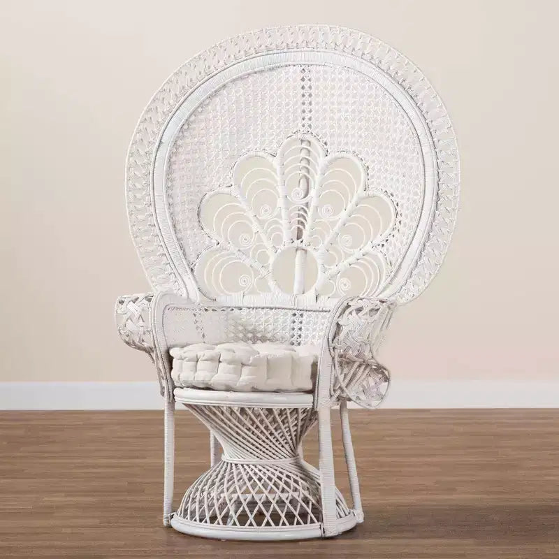 bali & pari Ediva Fauteuil d'appoint paon en rotin naturel blanc : Polyester rembourré, aucun assemblage requis